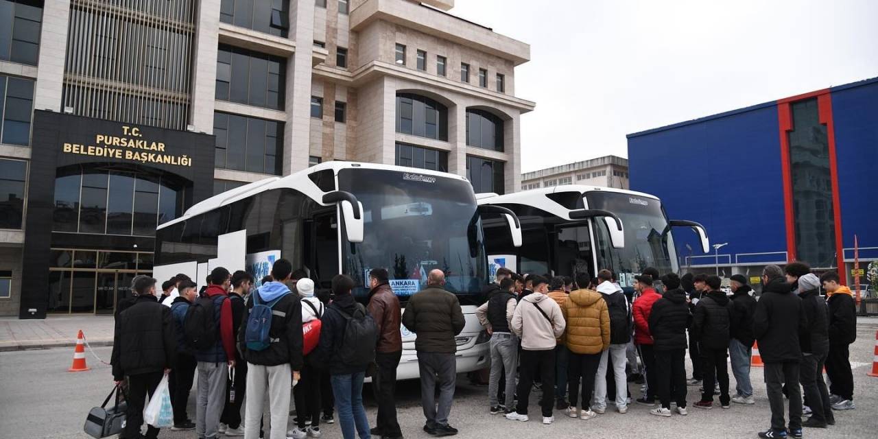 Pursaklar’da Genç Kampçılar Yola Çıktı