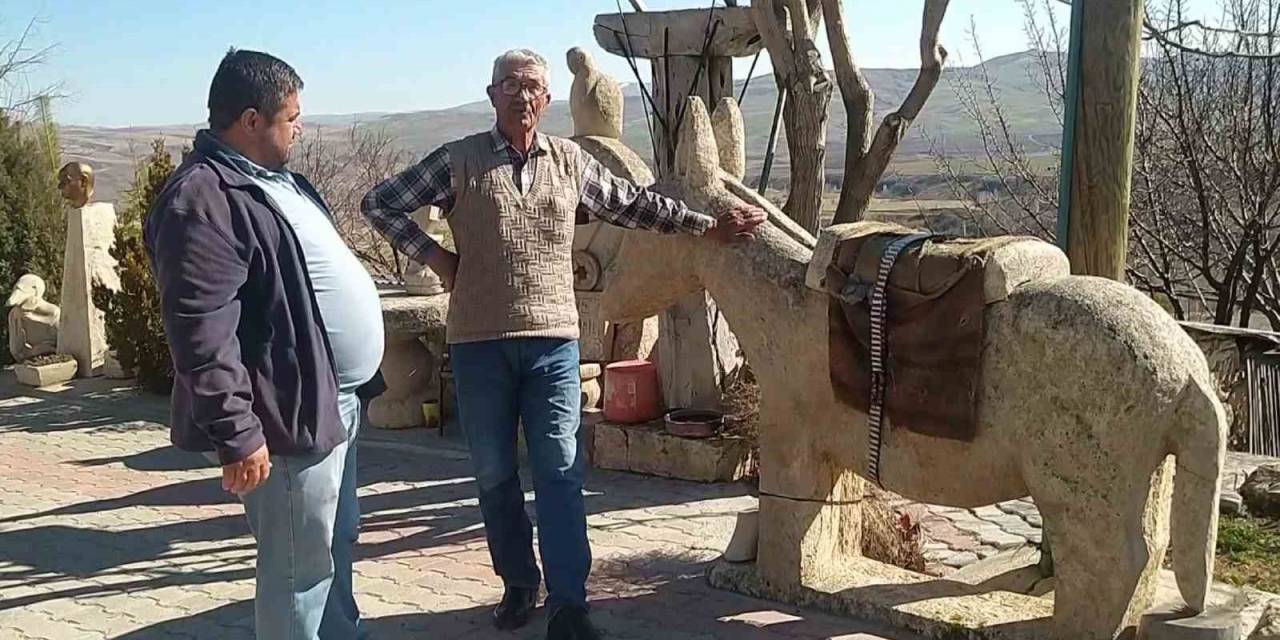 Hayalleri Dokunuşlarıyla Taş Kesiliyor