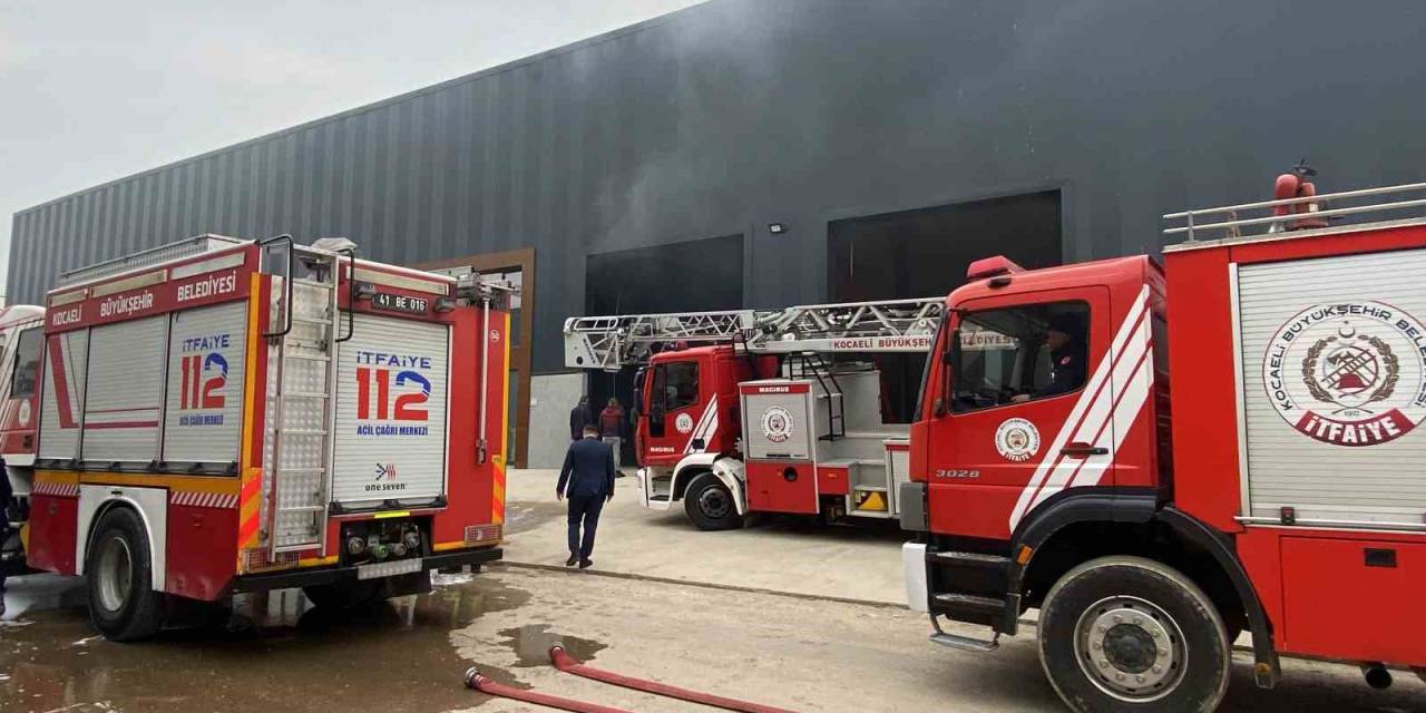 Akrilik Levha Fabrikasında Korkutan Yangın