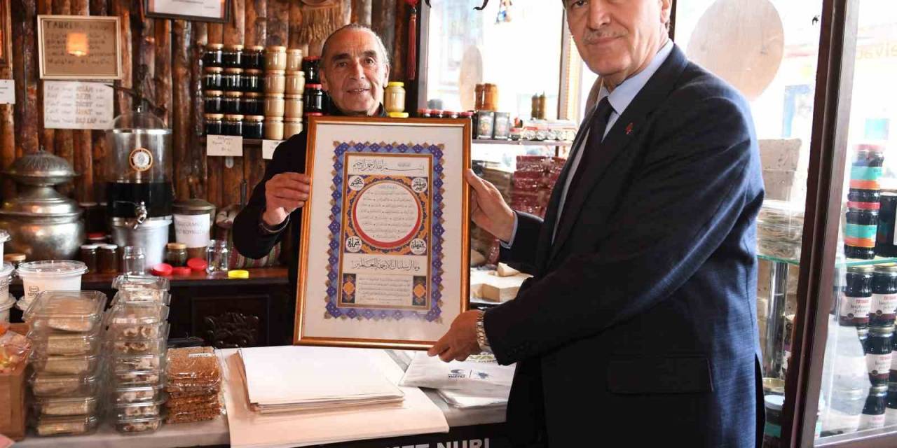 Başkan Dündar’a Yenilediği Çarşıda Büyük İlgi