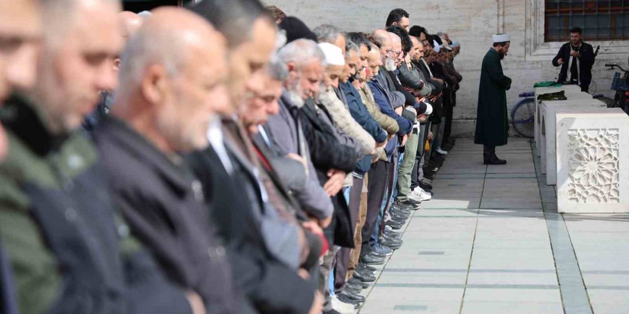 Konya’da İsrail’in Yardım Konvoyuna Saldırısında Hayatını Kaybedenler İçin Gıyabi Cenaze Namazı Kılındı