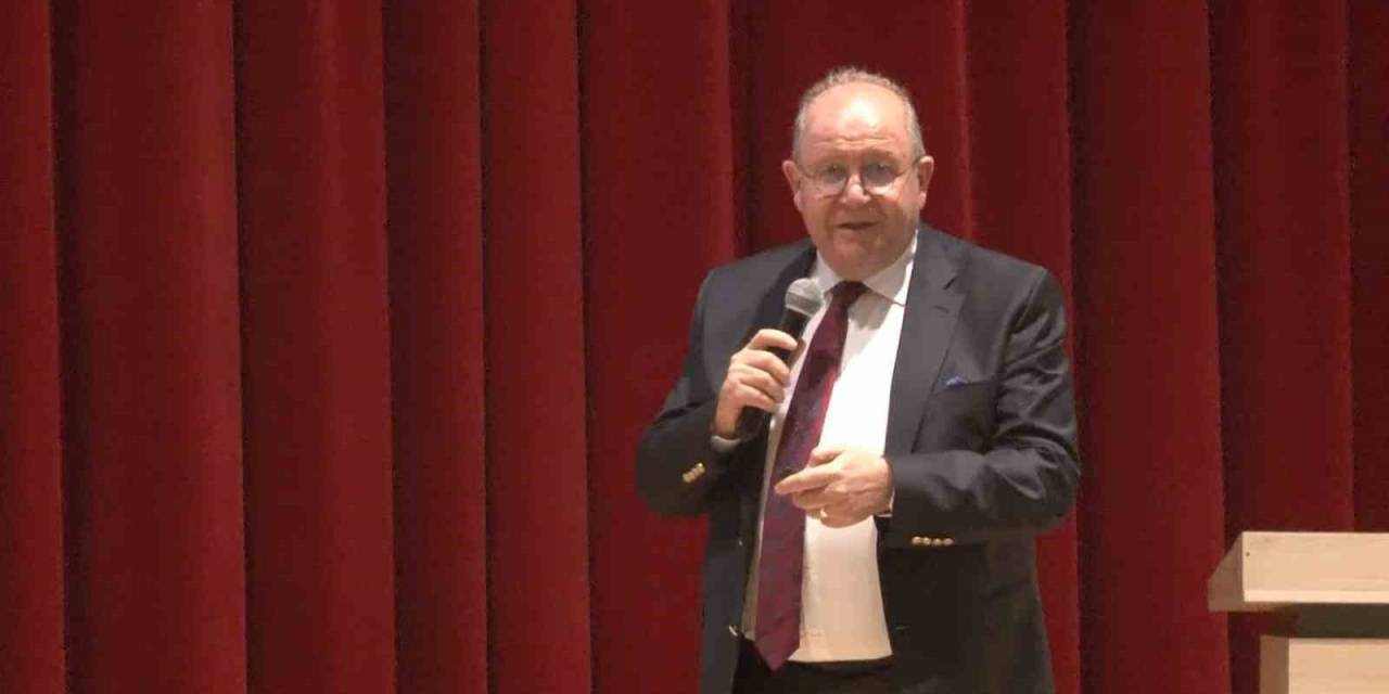 Arnavutköy’de Deprem Bilincinin Arttırılması Nedeniyle Düzenlenen Yarışmalarda Derece Yapan Öğrencilere Ödül Verildi