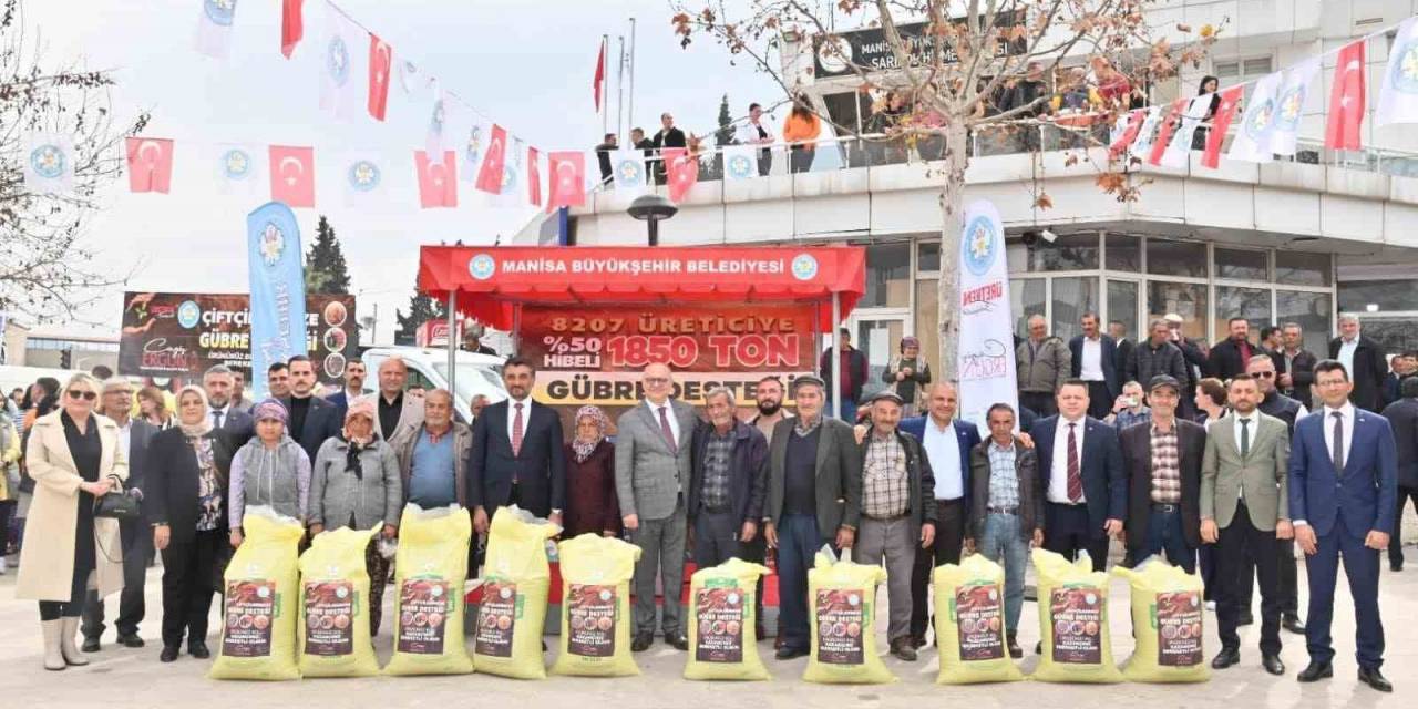 Sarıgöl’de 375 Üreticiye 65 Ton Gübre Desteği