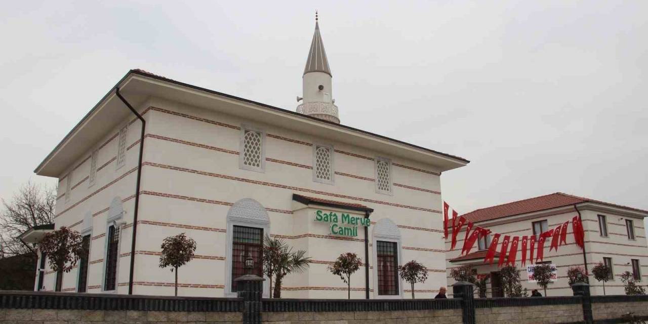 Safa Merve Cami Dualarla Açıldı