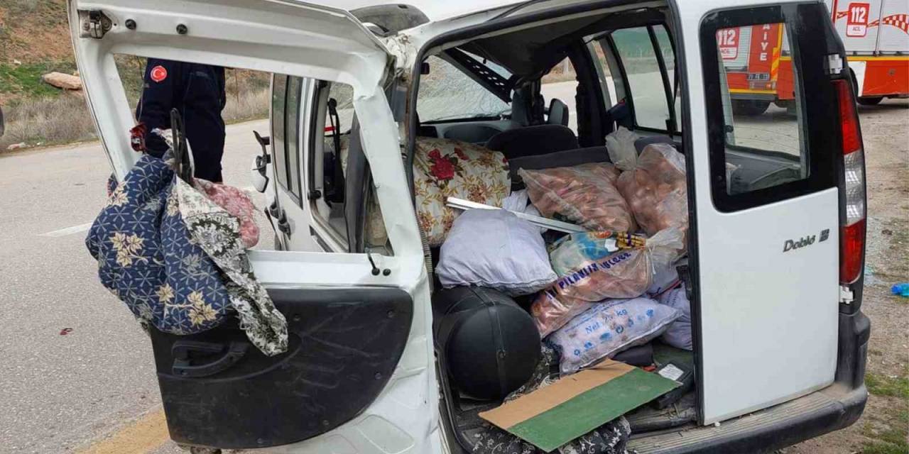 Hafif Ticari Araç Takla Attı, Sürücü Ağır Yaralandı