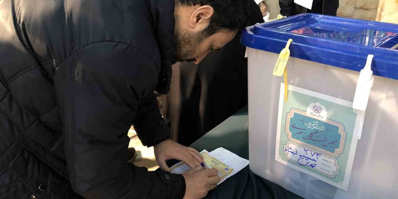 İran’da Oy Verme İşlemi Uzatıldı