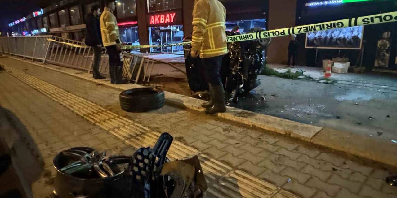 Otomobille Çarpışan Pikap 30 Metre Savruldu: 3 Yaralı