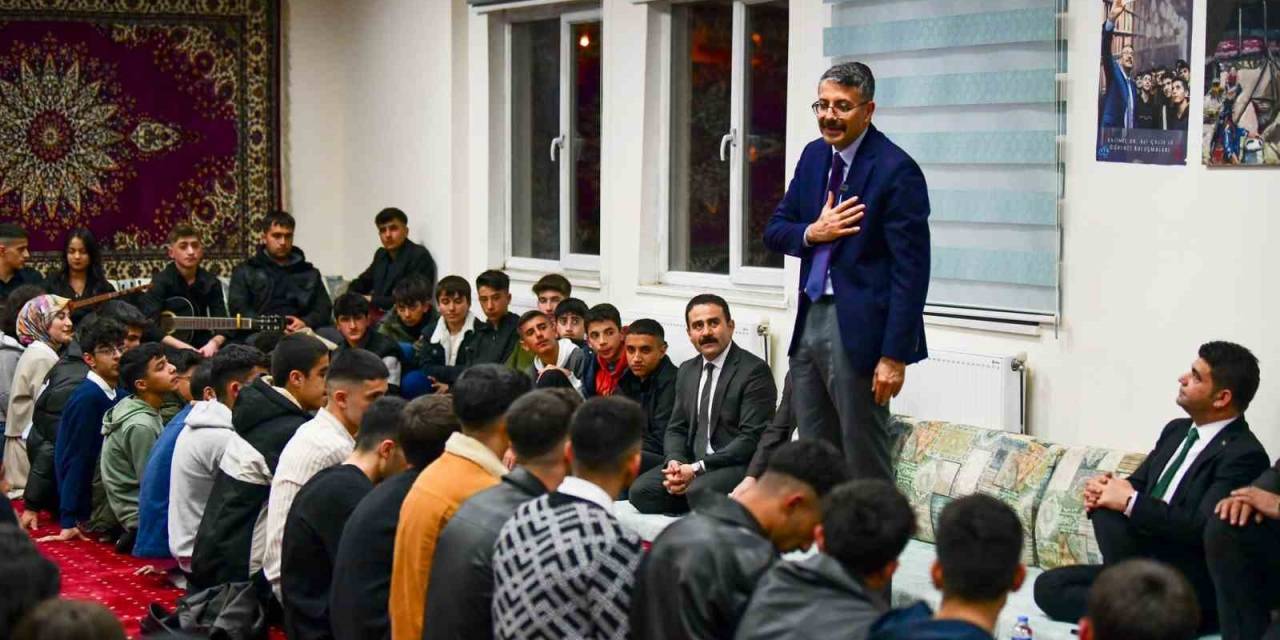 Vali Çelik: "Hakkari İle İlgili Hayallerim Var"