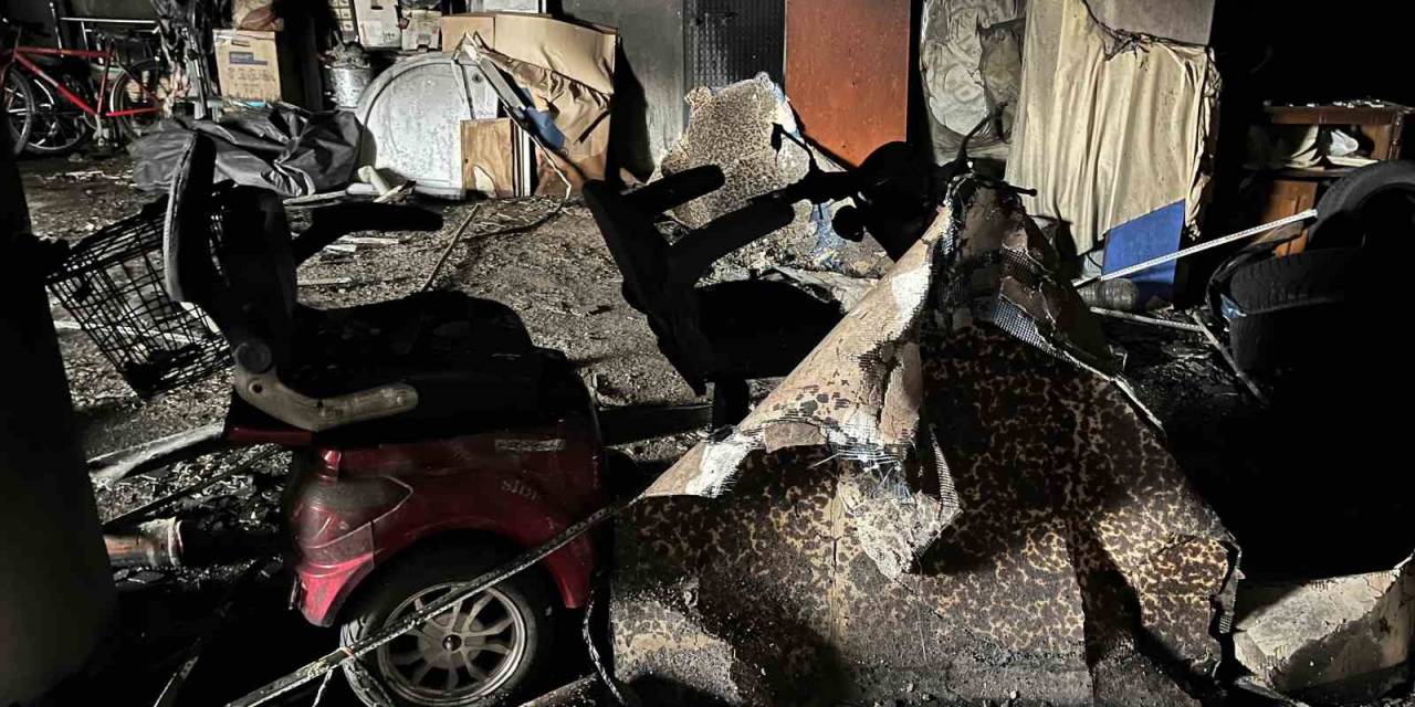 Yangında Kullanılamaz Hale Gelen 3 Bloklu Apartman Tahliye Ediliyor