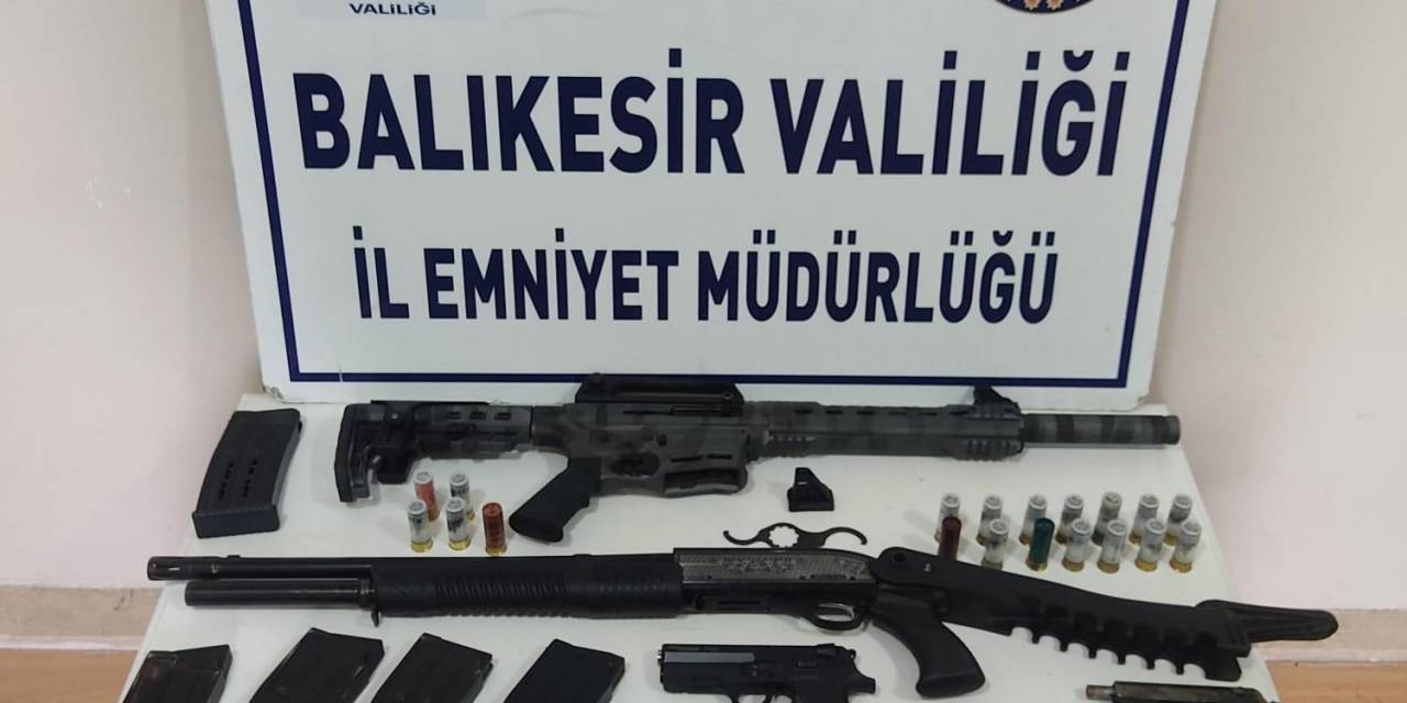 Balıkesir’de Cephanelik Gibi Evi Polis Bastı