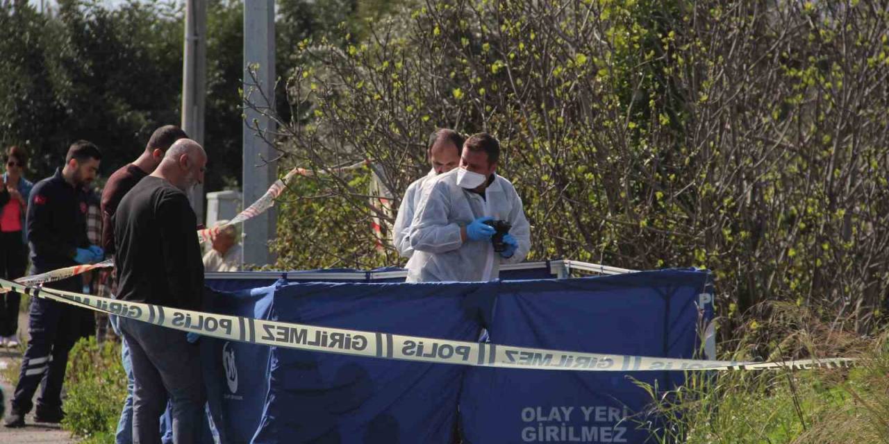 Antalya’da Yol Kenarında Kadın Cesedi Bulundu