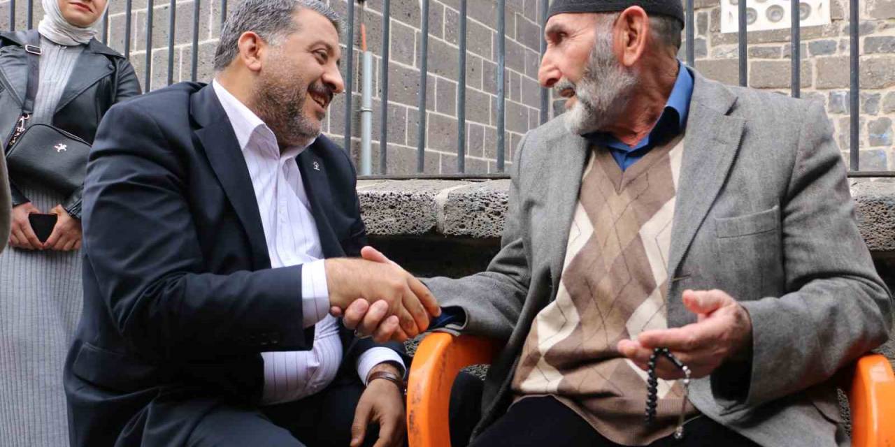 Ak Parti Diyarbakır İl Başkanı Ocak, Sur Esnafıyla Kucaklaştı