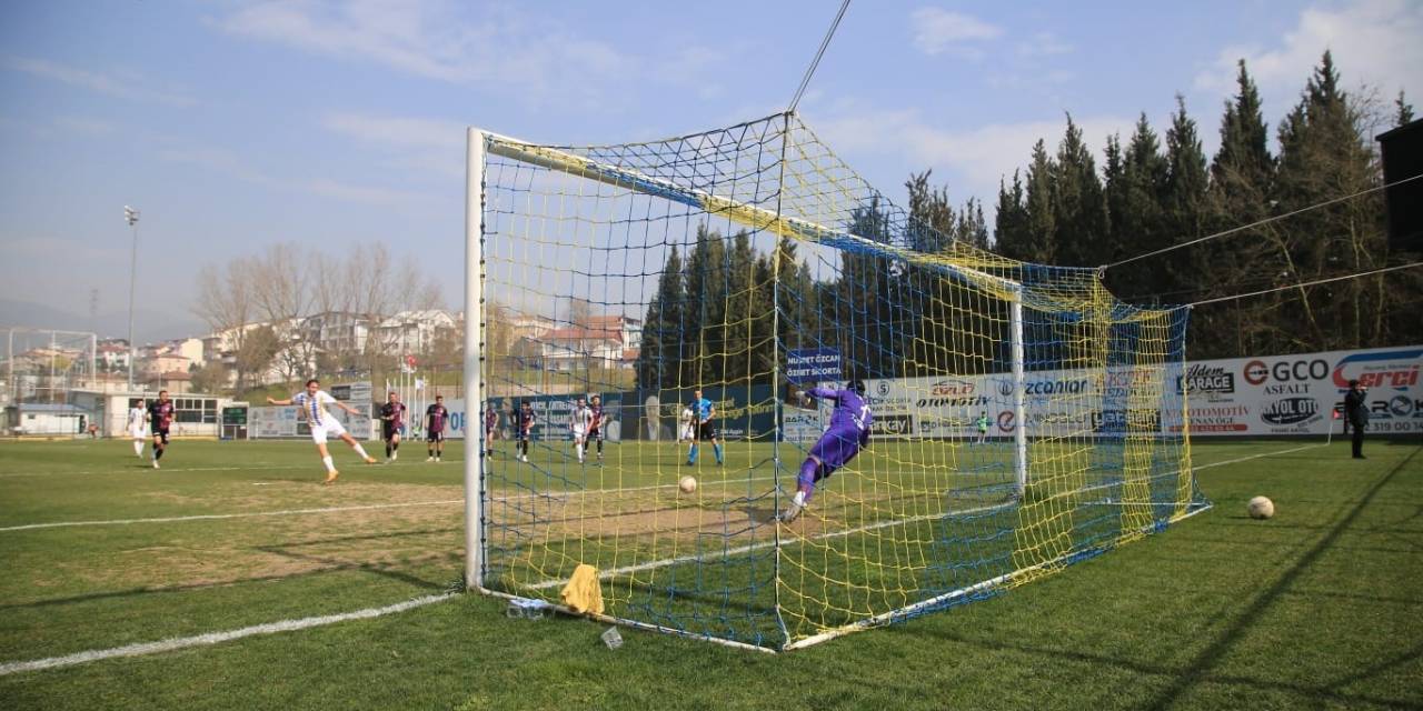 Tff 2. Lig: Belediye Derincespor: 3 - Isparta 32 Spor: 0