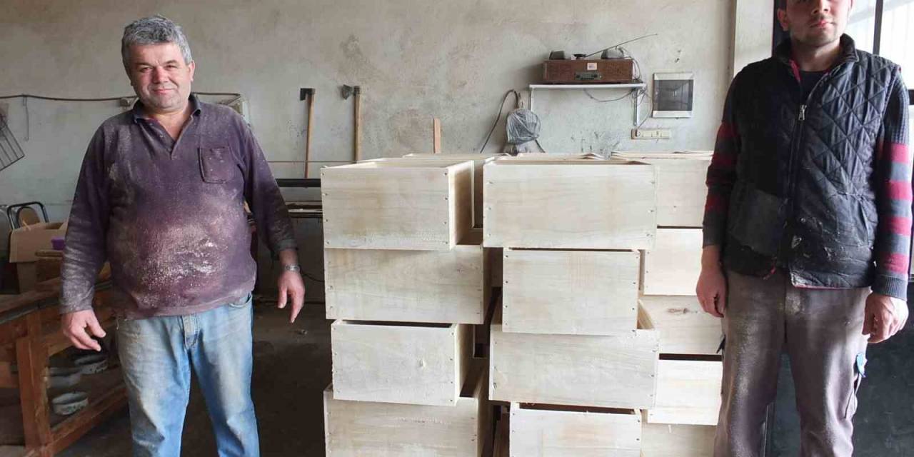 Havranlı Marangoz Başarılı Kovan Üreticisi Oldu
