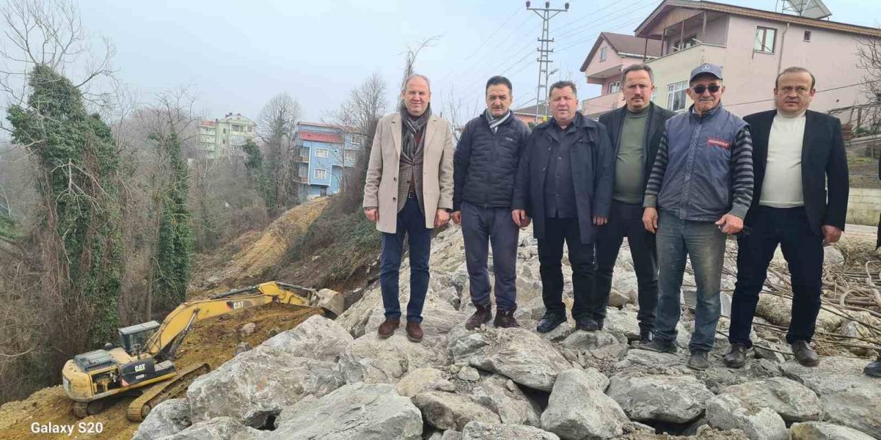 Alaplı’da Heyelan Riski Olan Yollara İstinat Duvarı Örülüyor