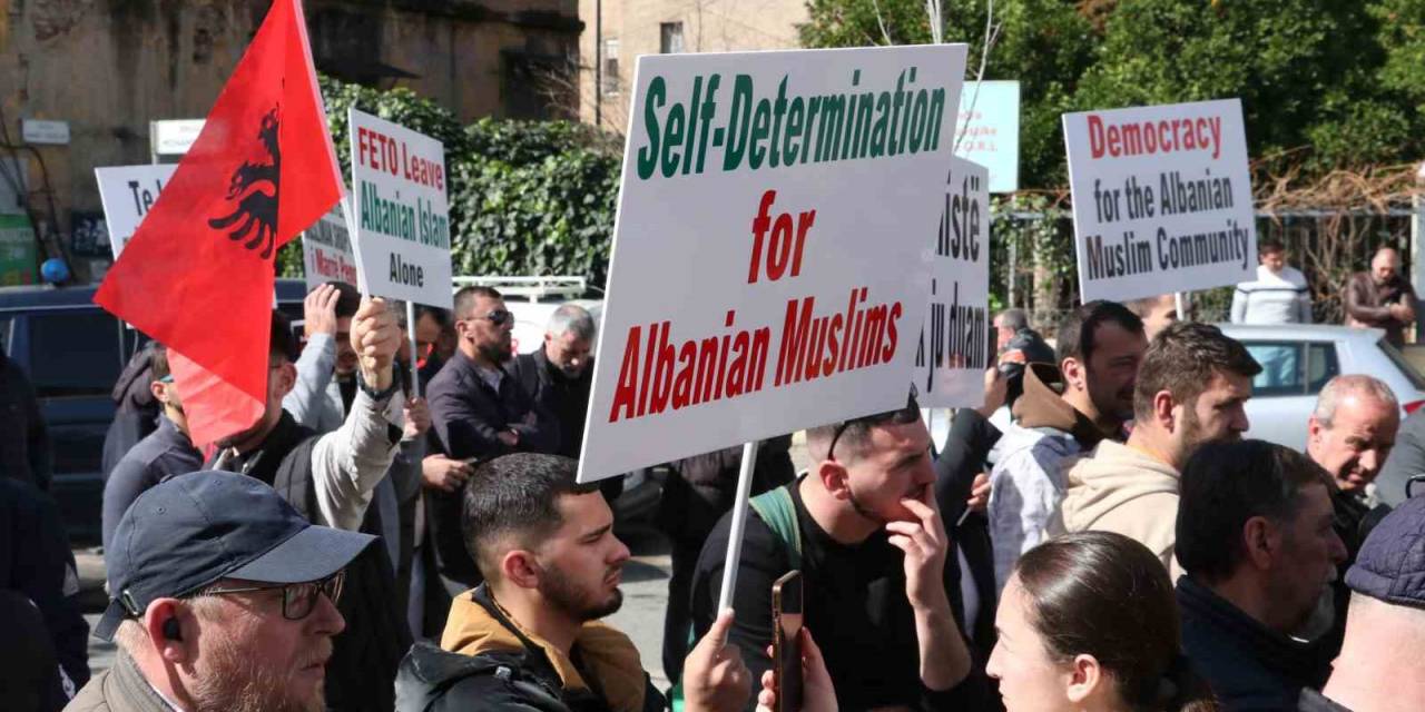 Fetö Tarafından Yönetilen Arnavutluk İslam Birliği Protesto Edildi