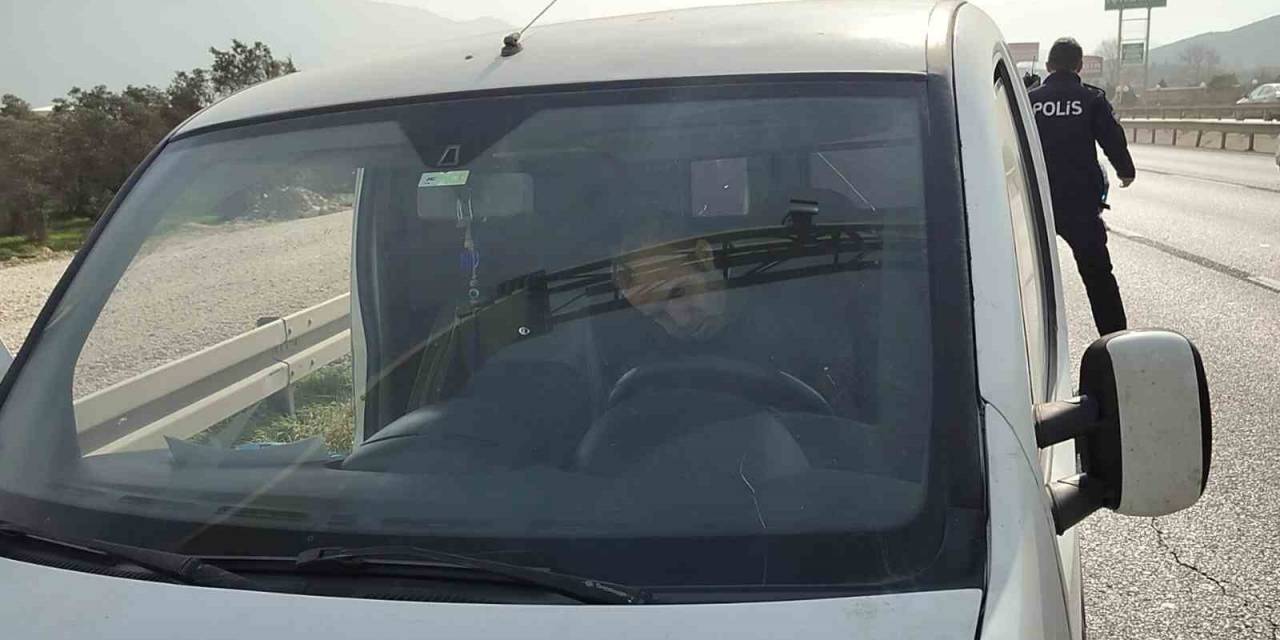 Ecel Direksiyon Başında Yakaladı