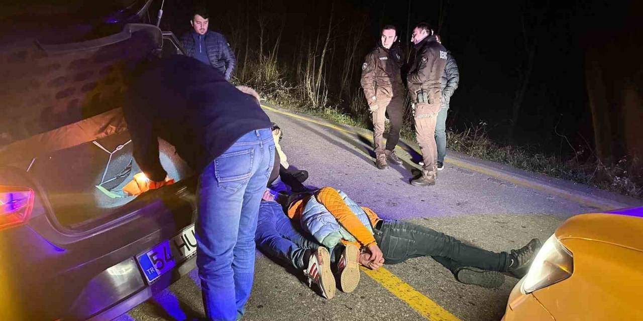 ‘Dur’ İhtarına Uymayıp Kaçarken Kaza Yaptılar: Uyuşturucu İle Yakalandılar