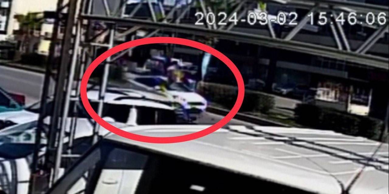 Otomobil Yaşlı Adama Çarptı: O Anlar Kamerada