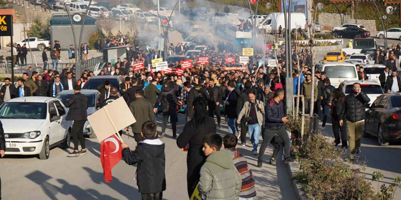 Şırnak’ta Mevcut Belediye Başkanına Destek Yürüyüşü