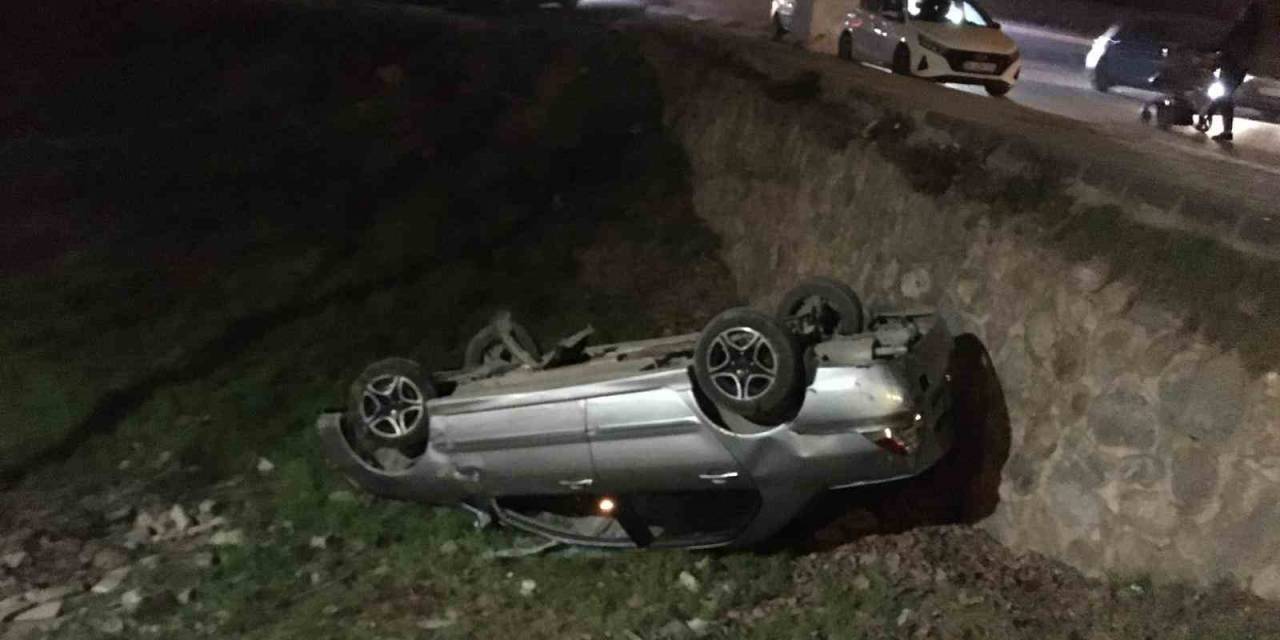 Sitenin Bahçesine Düşen Otomobilden Alkol Şişesi Çıktı: 1 Ağır Yaralı