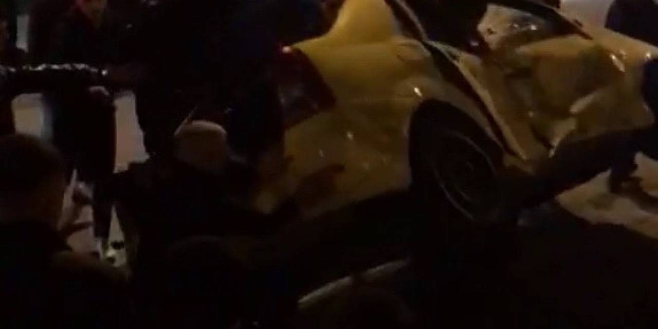 Defalarca Takla Atan Ticari Taksi, Halk Otobüsüne Çarparak Durabildi: 1 Yaralı