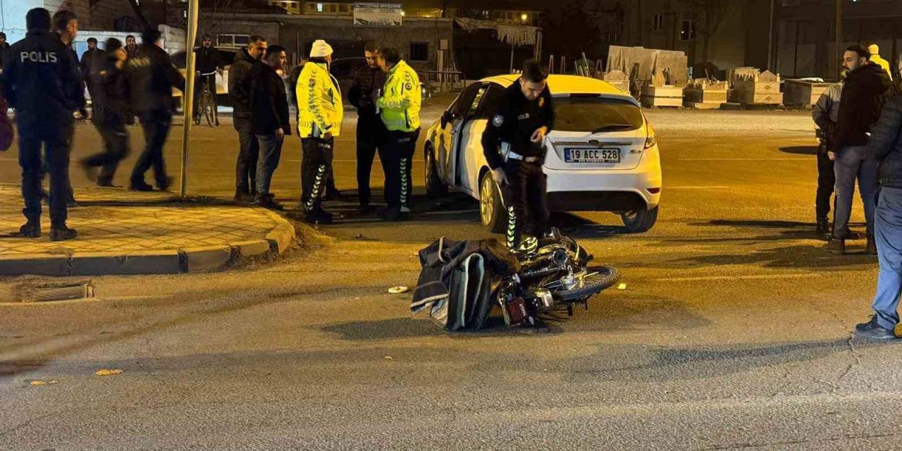 Otomobil Motosiklete Çarptı: 2 Yaralı