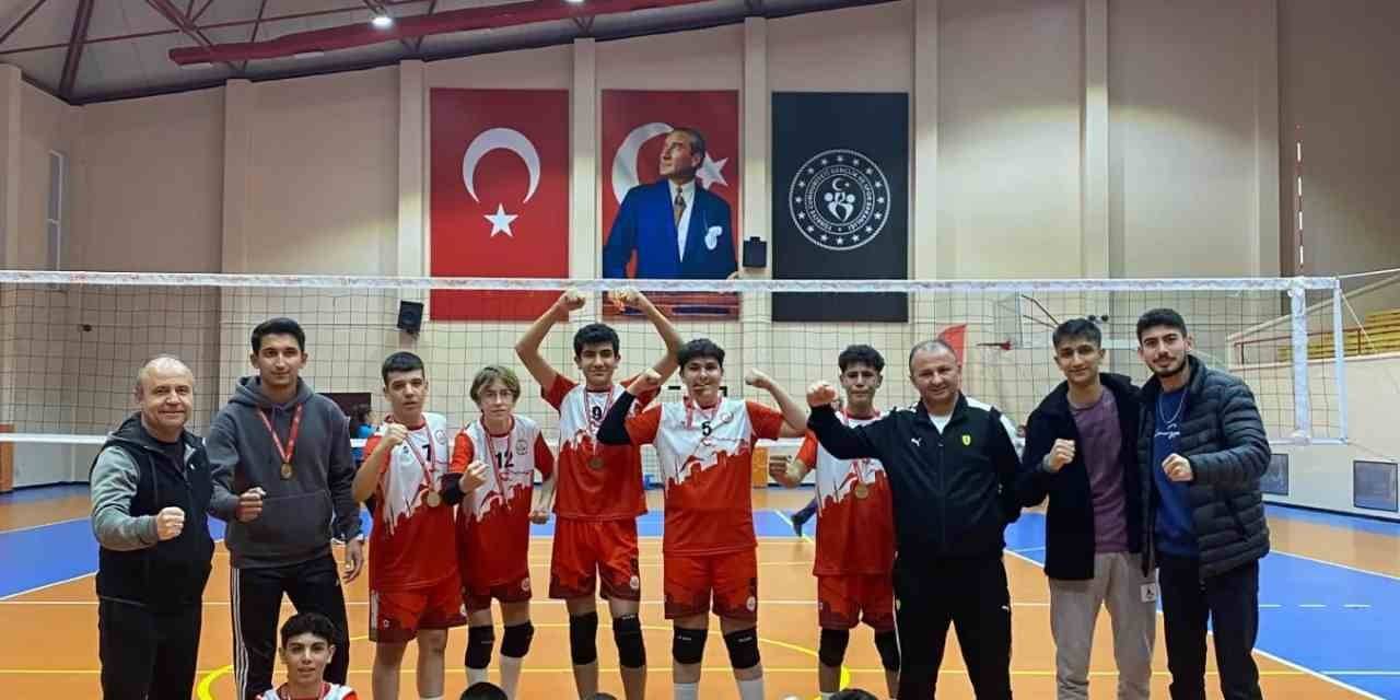 Kayseri Elit Voleybol Spor Midi Erkeklerde Şampiyon Oldu