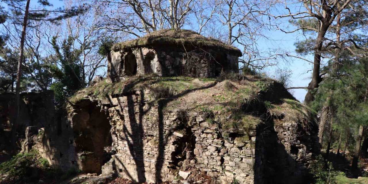 Zirveye Gizlenmiş 900 Yıllık Manastır, Doğaseverlerin Rotasına Girmeye Devam Ediyor