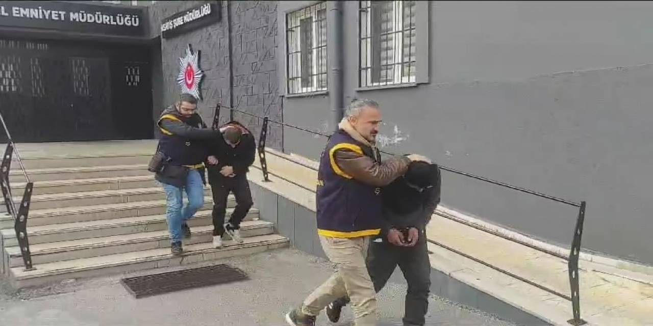 Çaldıkları Aracın Yakıtı Bitince Yenisini Çalan Hırsızlar Tutuklandı