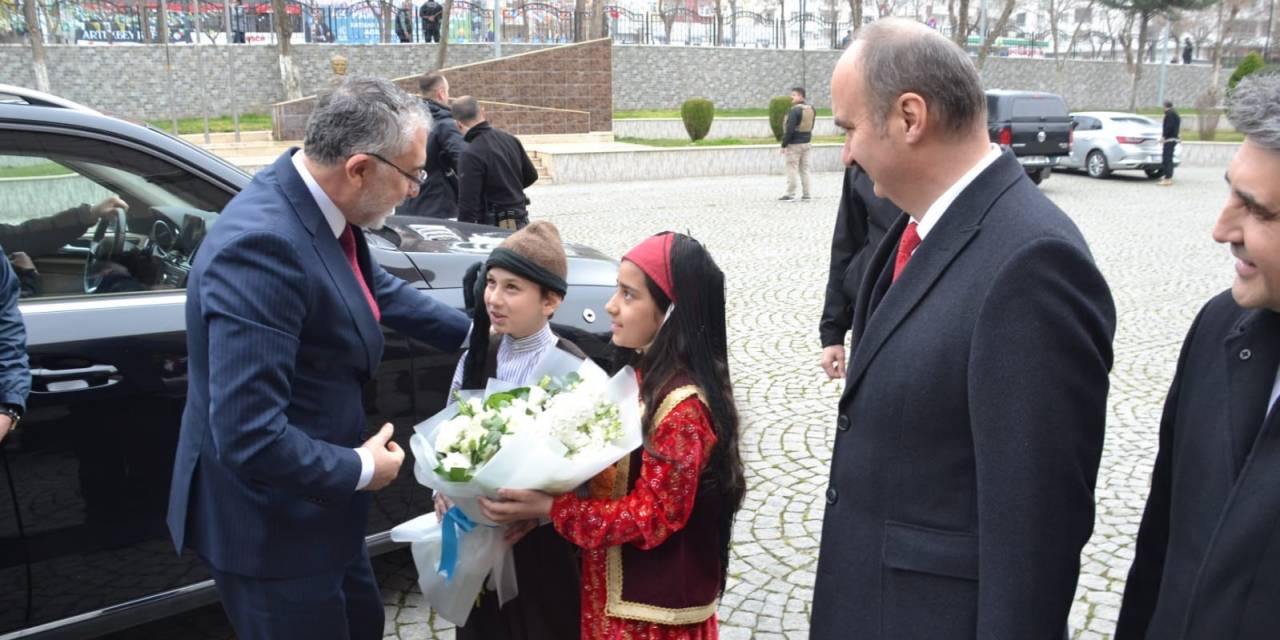 Bakan Işıkhan, Batman Valisi İle Görüşerek Eski Vekil Hamidi’nin Taziyesi Katıldı