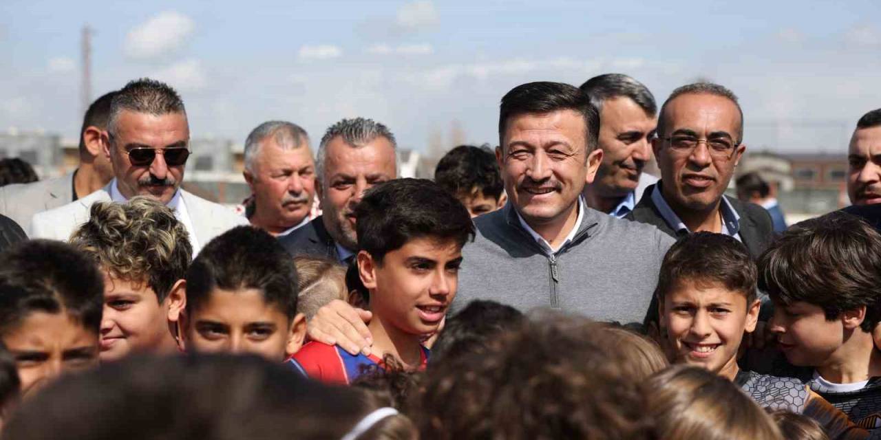 Cumhur İttifakı İzmir Adayı Hamza Dağ: "Bakanlık 50 Halı Saha Yapacaksa, Biz De 50 Tane Yapacağız"