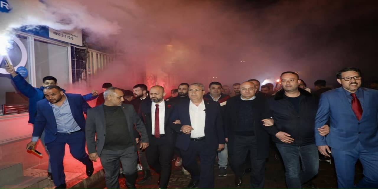 Manisa’da Düzenlenen Roman Gecesinde Renkli Görüntüler