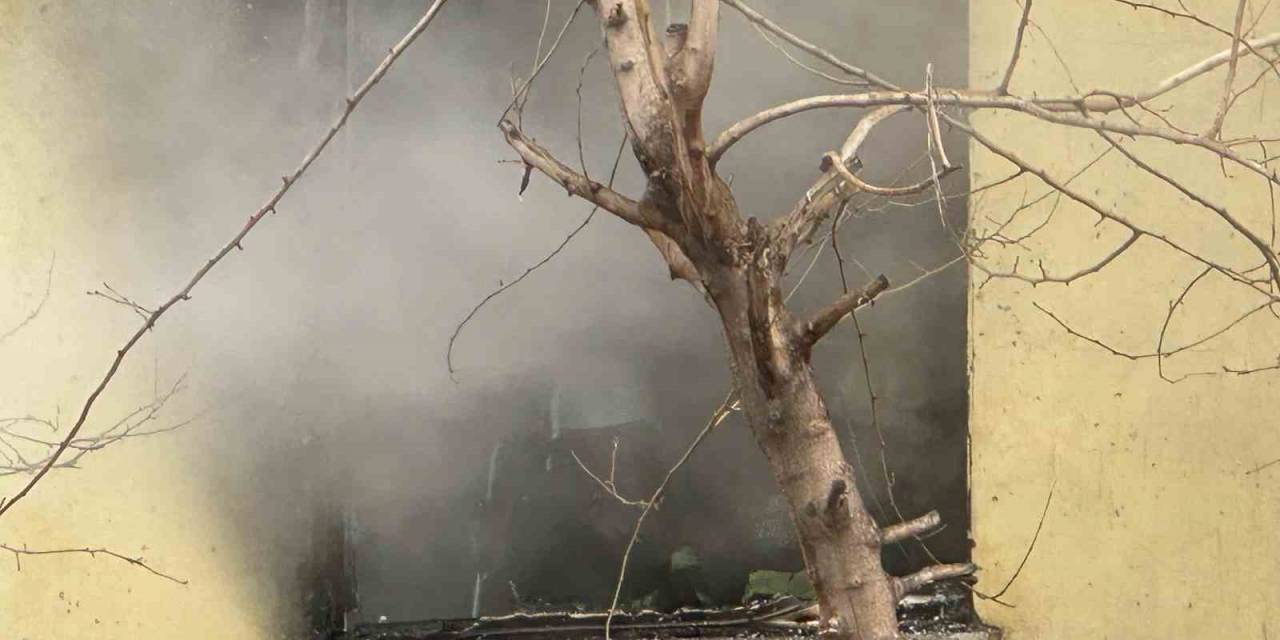 Diyarbakır’da Ev Yangını: İtfaiye Eri Yaralandı