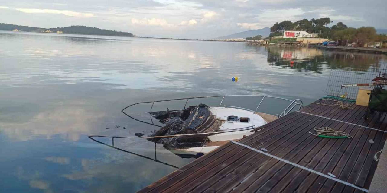 İzmir’de Korku Dolu Anlar: Patlayan Tekne Alevler İçinde Kaldı