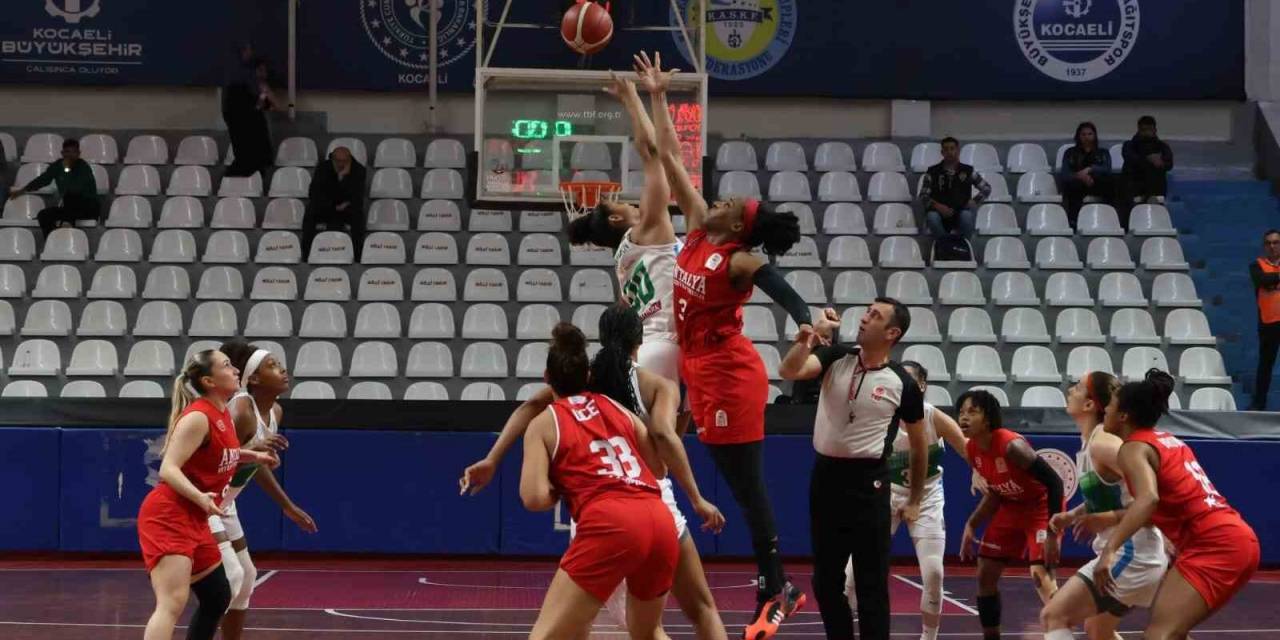 Kadınlar Basketbol Süper Ligi: İzmit Belediyespor: 102 - Antalya Bşb Toroslar: 79