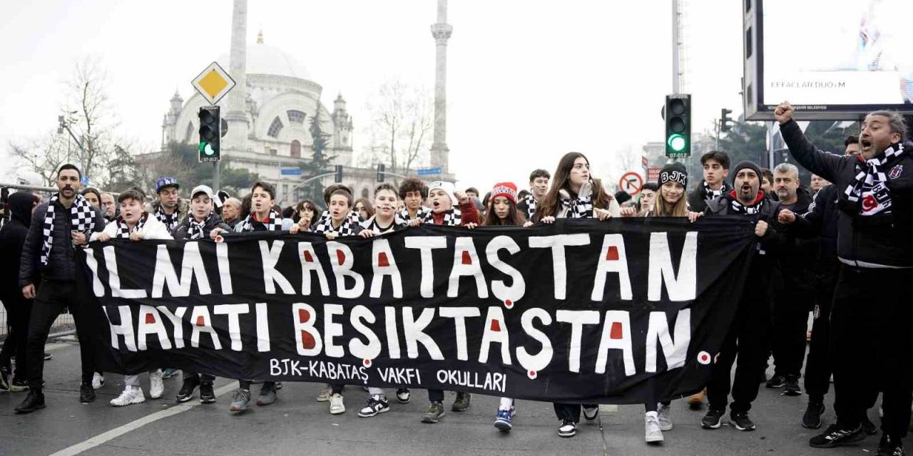 Beşiktaş Taraftarından Derbide Takımlarına Büyük Destek