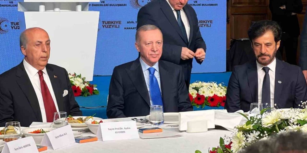 Cumhurbaşkanı Erdoğan: "Büyüme Tarafında Olumlu Tablo Devam Ediyor"