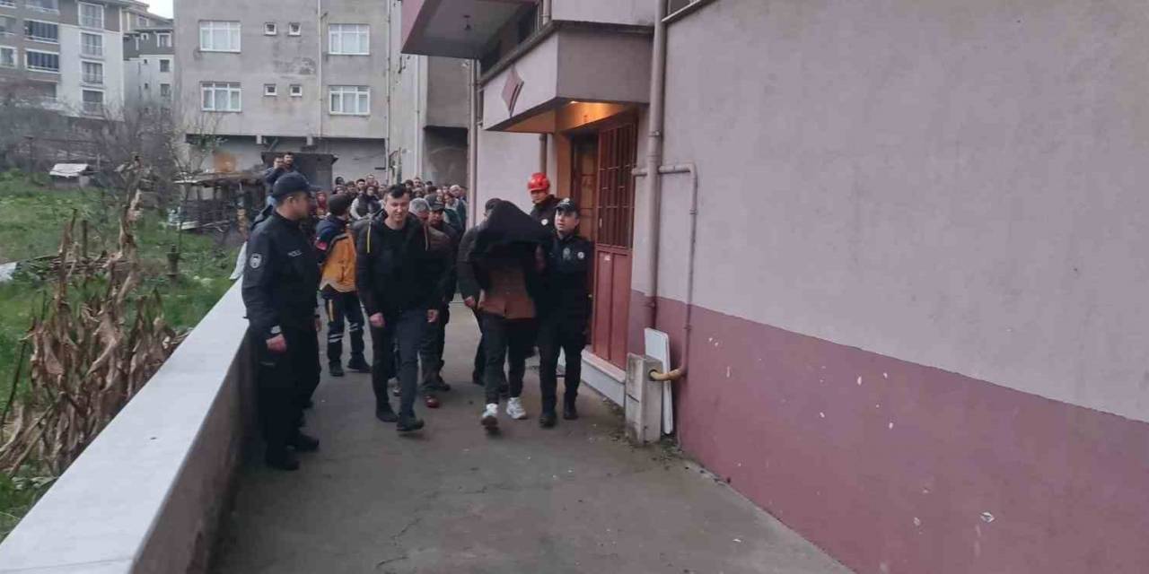 5 Katlı Binanın Çatısında Yürekleri Ağza Getirdi