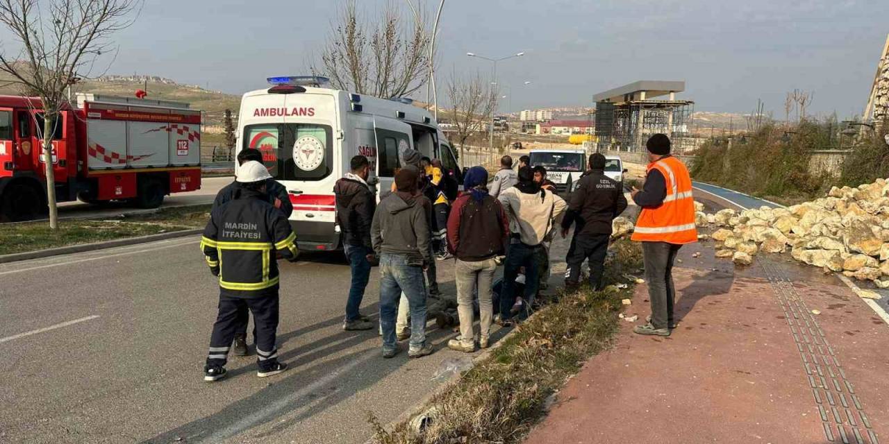 Mardin’de İstinat Duvarı Yıkıldı: 2 Yaralı