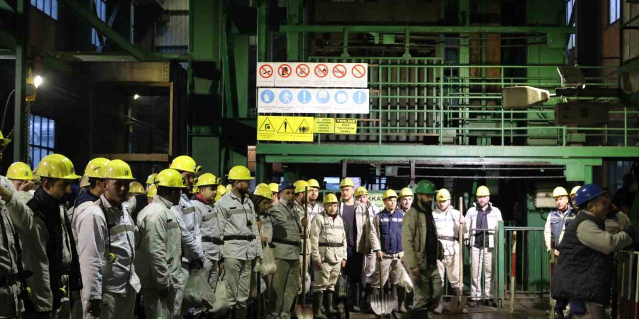 32 Yıl Önce Maden Faciasında Ölen 263 Madenci Dualarla Anıldı