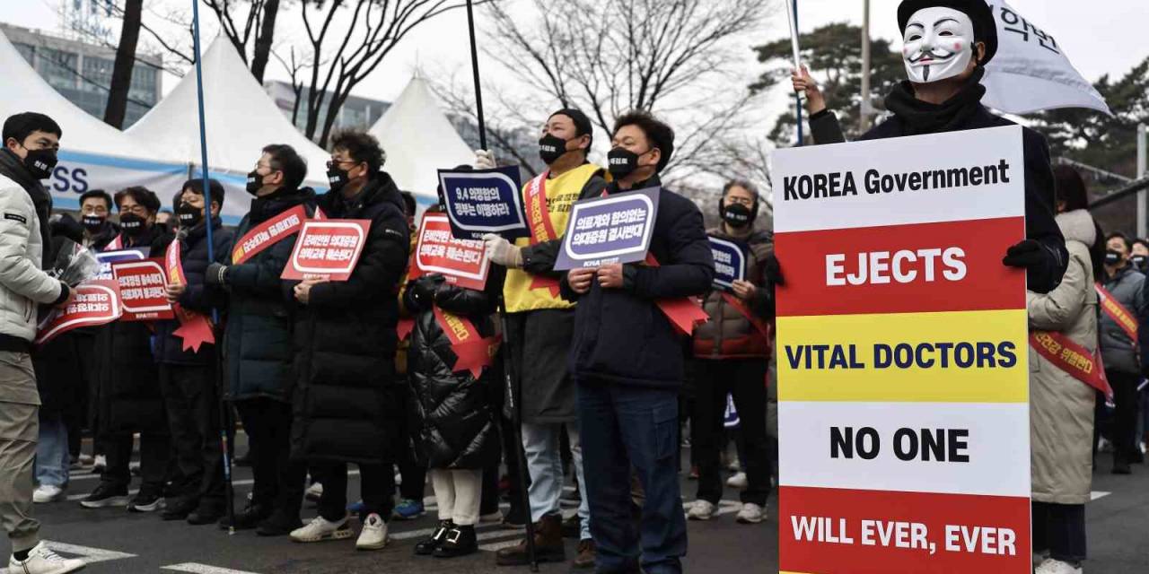 Güney Kore, Greve Giden Yaklaşık 7 Bin Doktora Yaptırım İçin Harekete Geçti