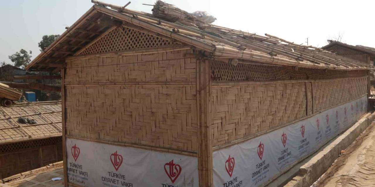 Diyanet Vakfı, Bangladeş’te 350 Ailenin Yuvasını Teslim Etti