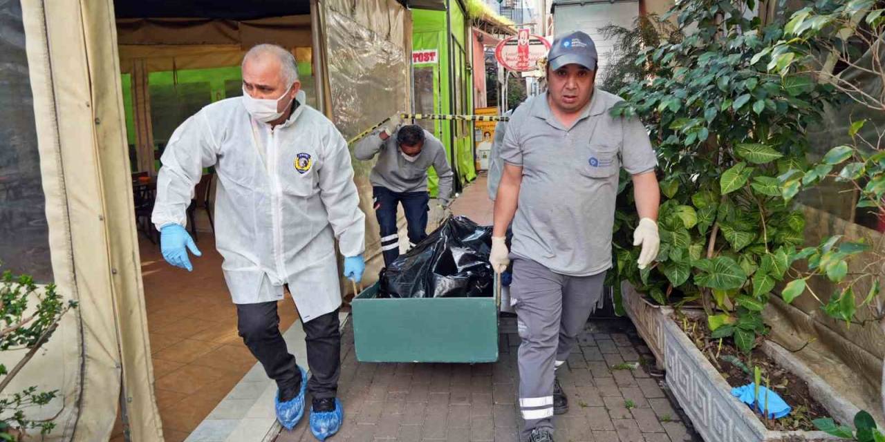 Evsiz Adam İş Merkezi Önündeki Kaldırımda Ölü Bulundu