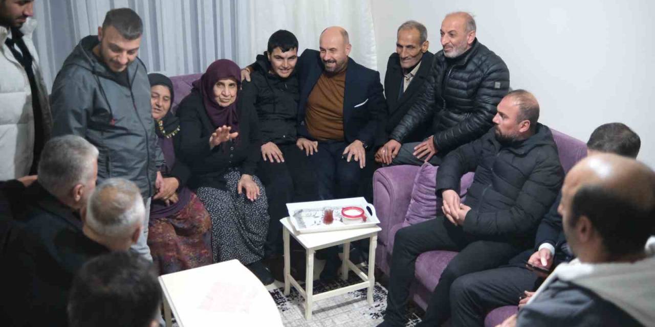 Evi Yanan Aileye Yardım Eli