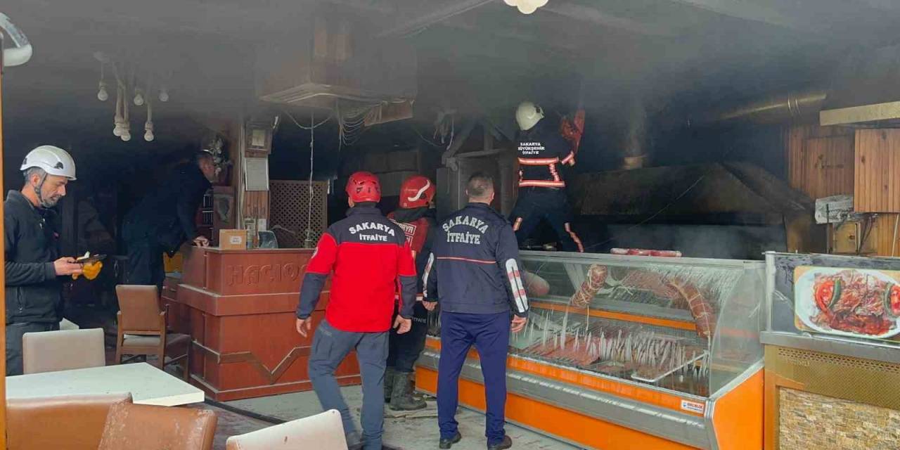 Sakarya’da Restoranda Çıkan Yangın Panik Oluşturdu