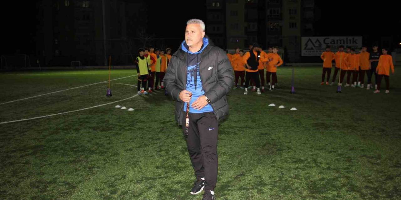 Mustafa Kocabey: "Futbol Takımlarının Başına Futbolcuların Geçmesi Gerekli"