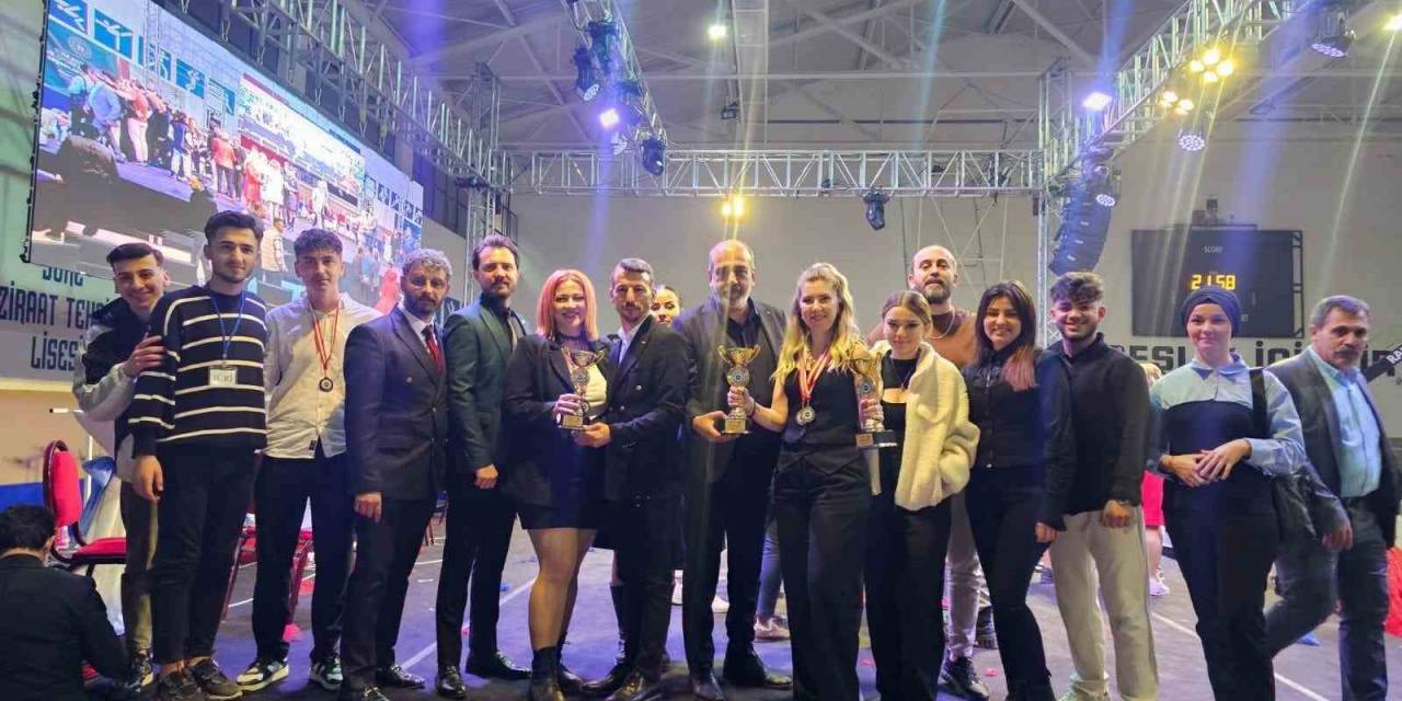 Manisalı Kuaförler Söke’den 3 Kupayla Döndü