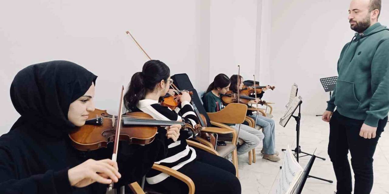 Adıyaman’da Konservatuarda Sanatla İç İçe Nesiller Yetiştiriyor