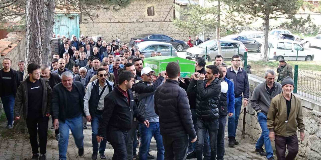 Suda Cesedi Bulunan Çocuk Dualarla Son Yolculuğuna Uğurlandı